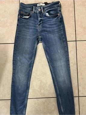 Zara Women’s Skinny Jeans in Medium Blue Wash